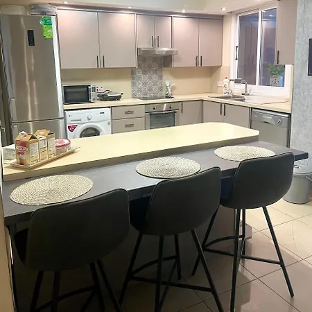 Sea View Penthouse * 拉纳卡