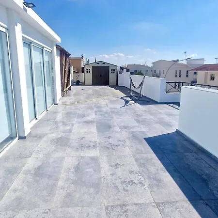 Sea View Penthouse Апартаменты Ларнака