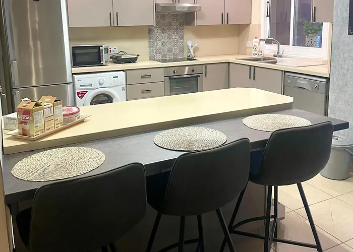 Sea View Penthouse * Ларнака