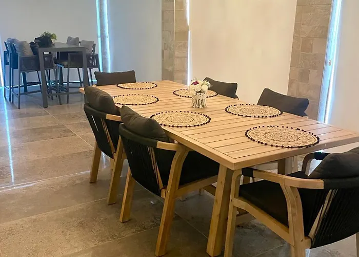 Апартаменти Sea View Penthouse *